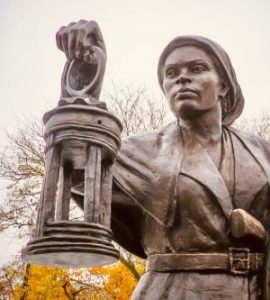 Photo of a statue of Harriet Tubman with a lantern